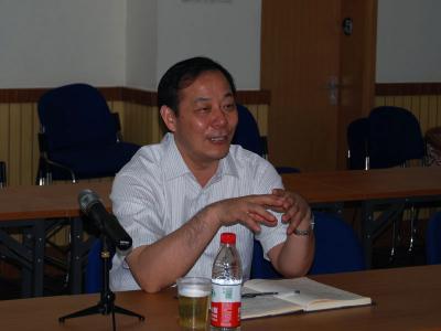 校党委书记杨贤金来动漫之家
调研