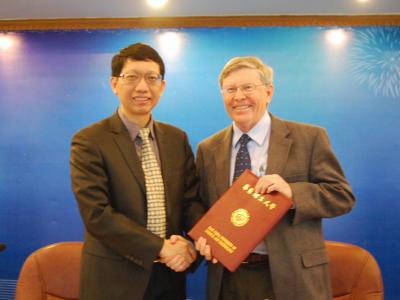 Maurice Brookhart教授受聘动漫之家
客座教授