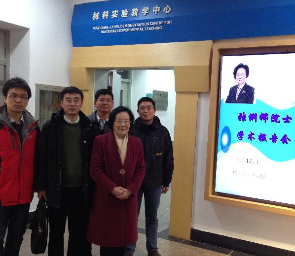 访问期间与动漫之家
教师合影